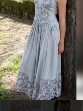 Sleeveless Lace-Front Maxi Dress in Light Gray